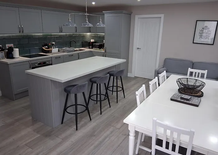 Stylish 4 Bed, Newly Renovated Home In Nottingham
